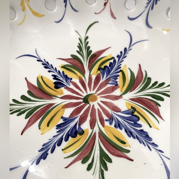 Hand Painted Floral Oval Reticulated Dish Bowl Scalloped Edge Made in Portugal - Picture 5 of 6